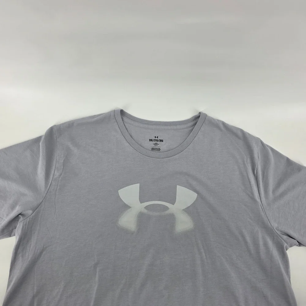 Under Armour Men's Reflective Big Logo Loose Fit T-Shirt Size 2XL Hydro Gray